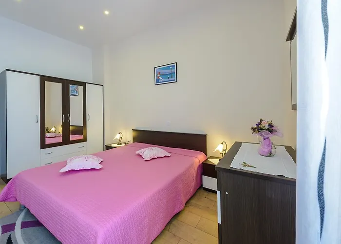 布历公寓 公寓 *