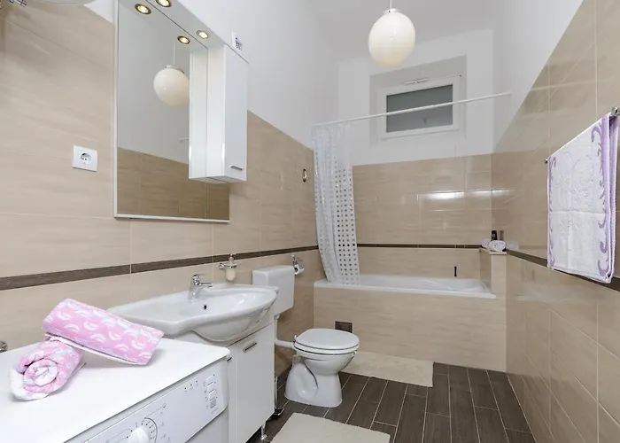 布历公寓 公寓 *